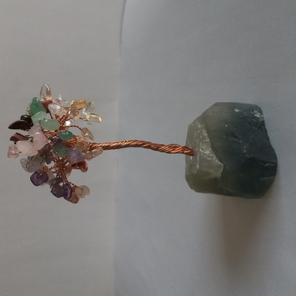 Multi-Gemstone Crystal Tree. - Picture 2 of 6
